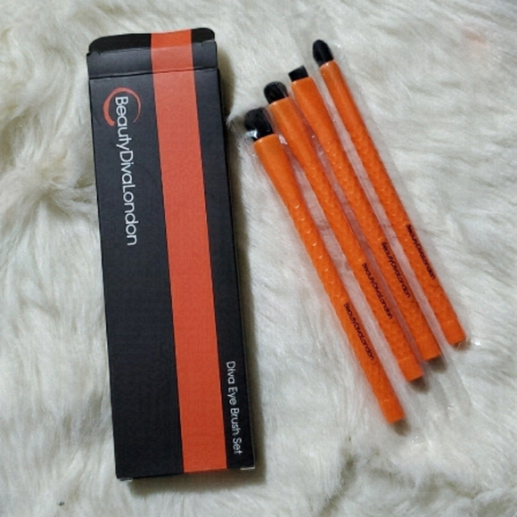 3 for $45 - Beauty diva London brush set - Picture 1 of 3